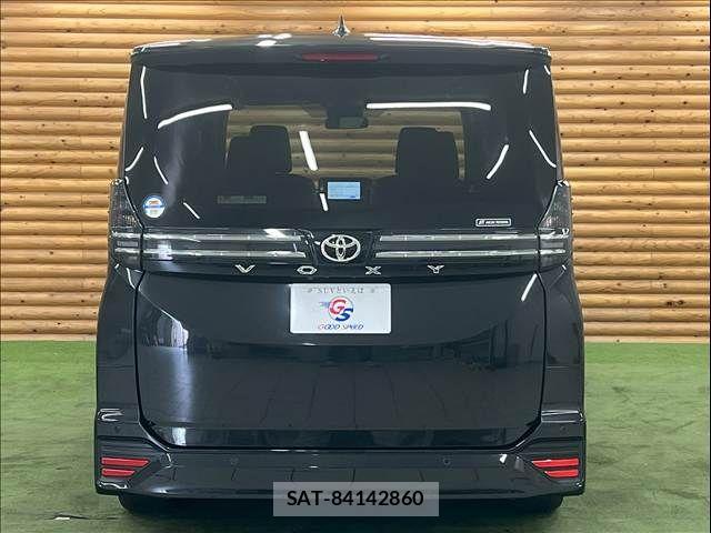Toyota VOXY 2023-06 8146963-16