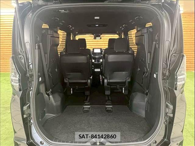 Toyota VOXY 2023-06 8146963-17