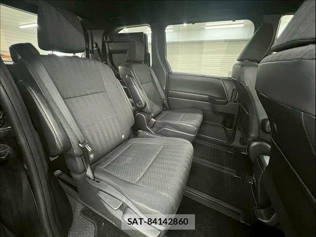 Toyota VOXY 2023-06 8146963-6
