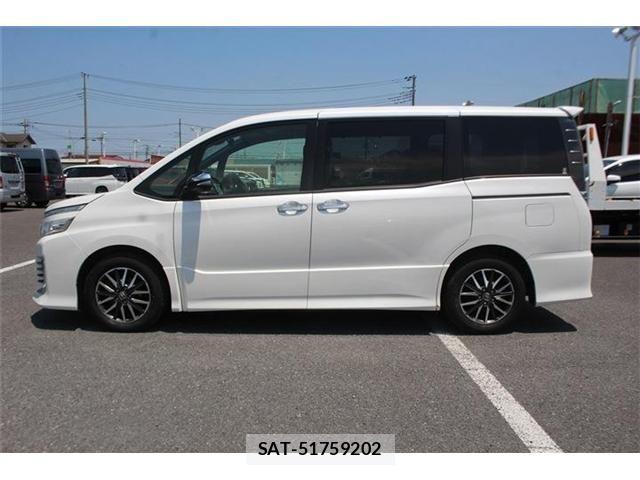 Toyota VOXY 2016-03 8146978-12