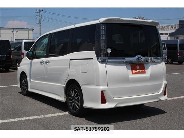 Toyota VOXY 2016-03 8146978-13