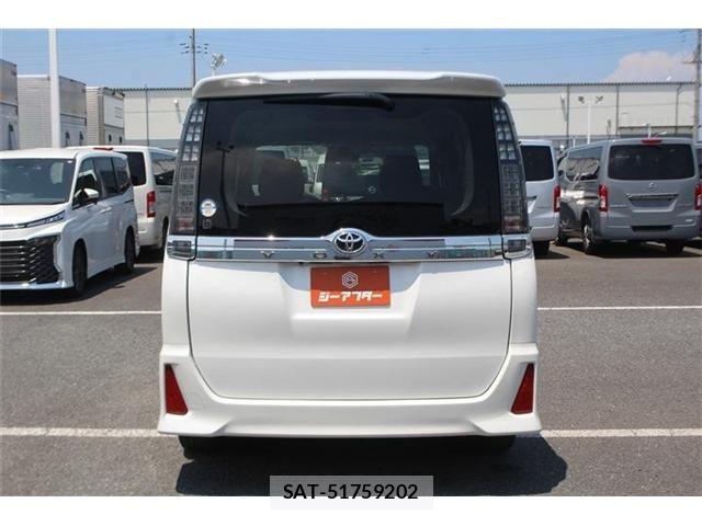 Toyota VOXY 2016-03 8146978-14