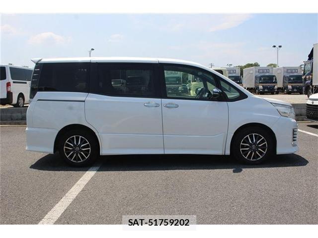 Toyota VOXY 2016-03 8146978-16
