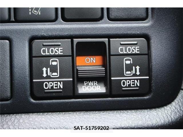 Toyota VOXY 2016-03 8146978-3