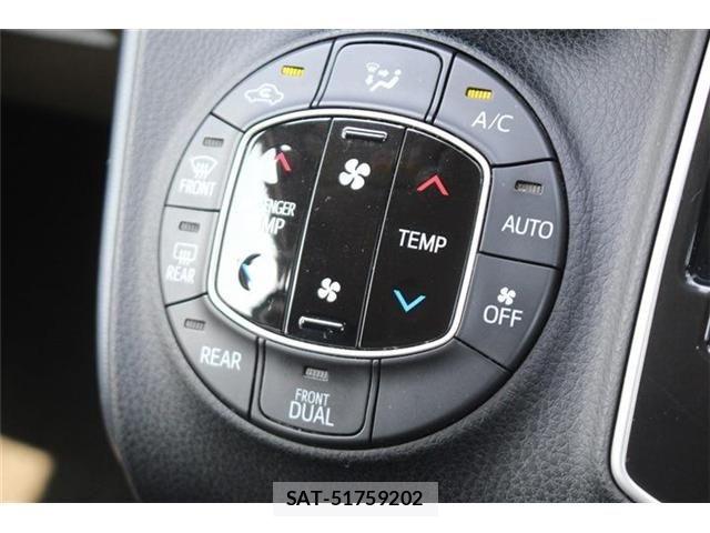 Toyota VOXY 2016-03 8146978-7