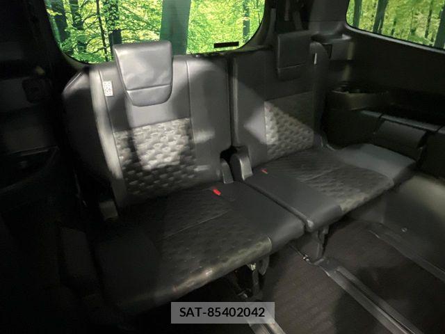 Toyota VOXY 2023-06 8146960-9