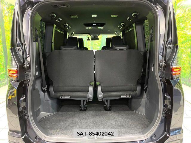 Toyota VOXY 2023-06 8146960-10