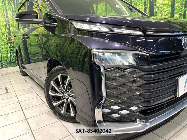 Toyota VOXY 2023-06 8146960-12