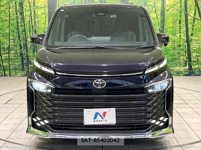 Toyota VOXY 2023-06 8146960-14