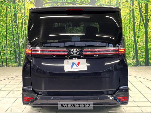Toyota VOXY 2023-06 8146960-15
