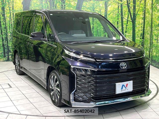 Toyota VOXY 2023-06 8146960-16