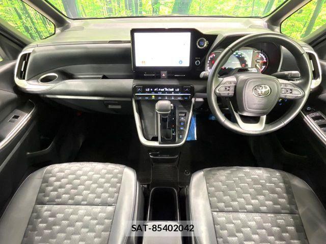 Toyota VOXY 2023-06 8146960-1
