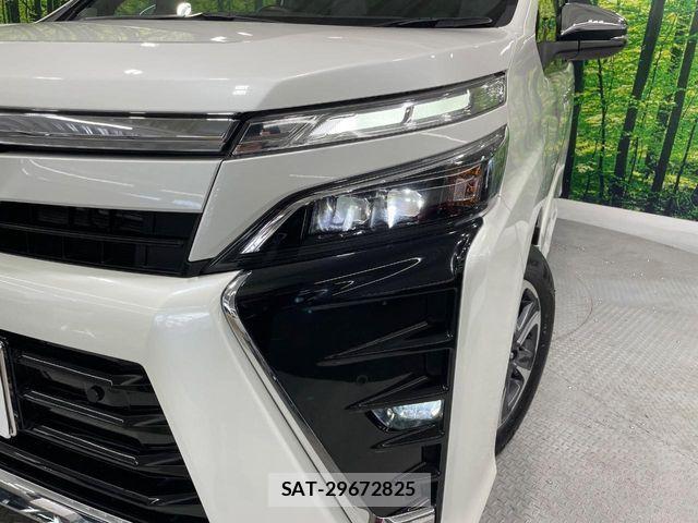 Toyota VOXY 2021-07 8159488-13
