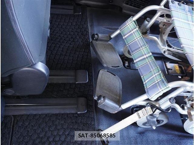 Toyota VOXY 2016-11 8159494-10