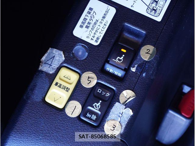 Toyota VOXY 2016-11 8159494-12