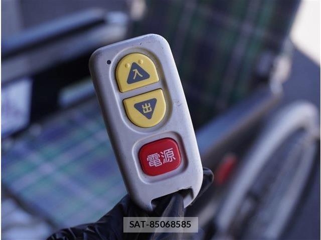Toyota VOXY 2016-11 8159494-13