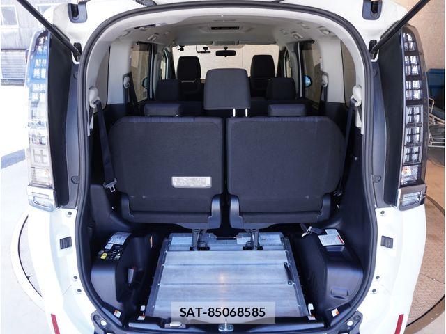Toyota VOXY 2016-11 8159494-15