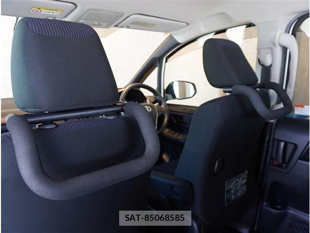 Toyota VOXY 2016-11 8159494-24