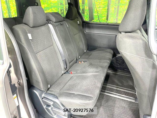 Toyota VOXY 2017-08 8159492-9