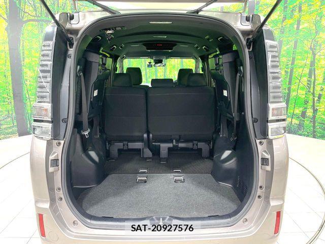 Toyota VOXY 2017-08 8159492-11
