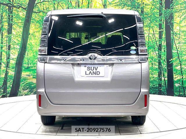 Toyota VOXY 2017-08 8159492-16