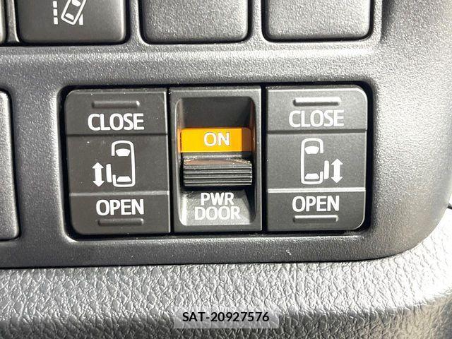 Toyota VOXY 2017-08 8159492-5