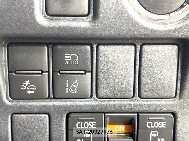 Toyota VOXY 2017-08 8159492-6