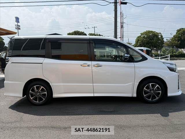 Toyota VOXY 2019-01 8159495-10