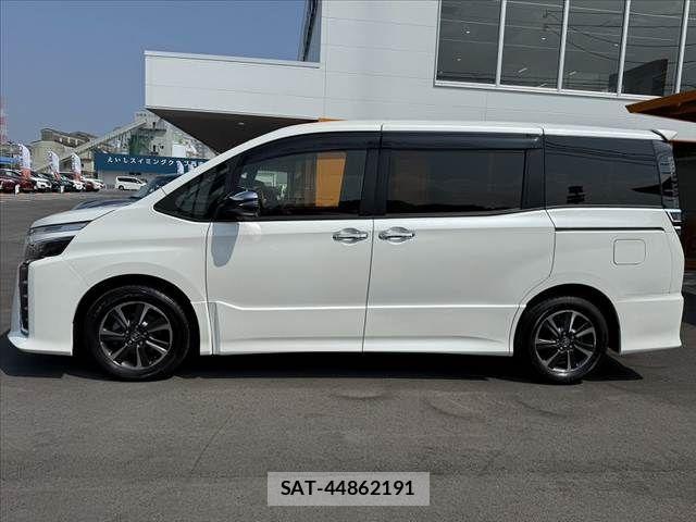 Toyota VOXY 2019-01 8159495-11