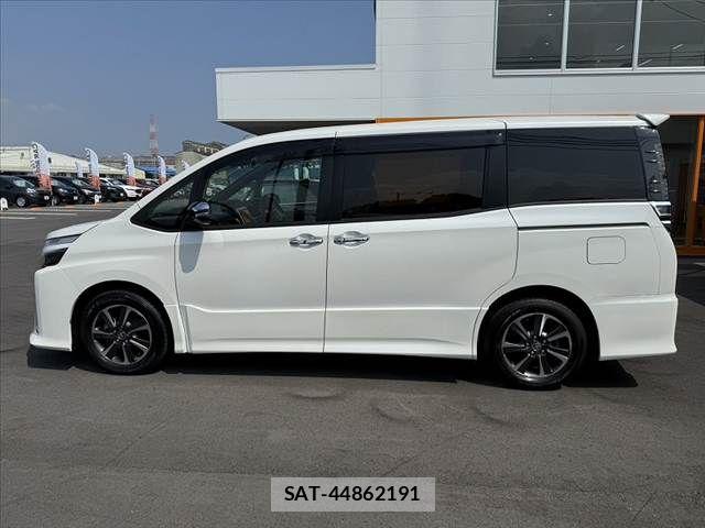 Toyota VOXY 2019-01 8159495-12