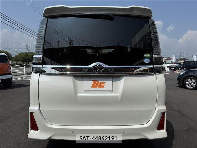 Toyota VOXY 2019-01 8159495-14