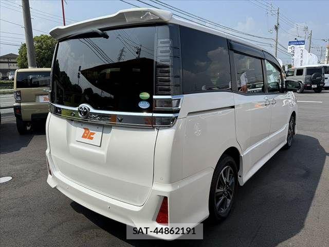 Toyota VOXY 2019-01 8159495-15