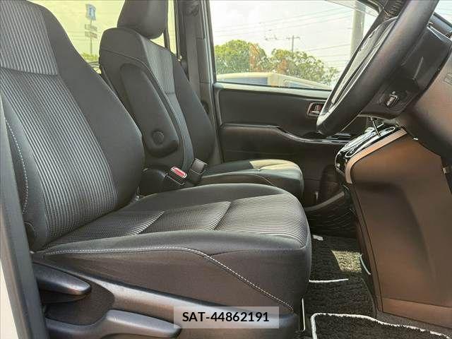 Toyota VOXY 2019-01 8159495-16