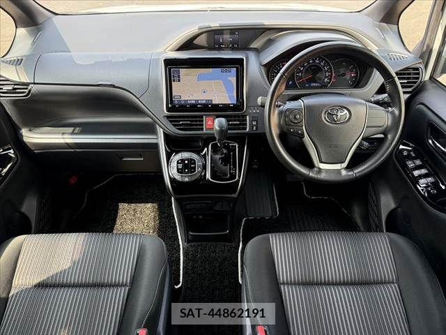 Toyota VOXY 2019-01 8159495-1