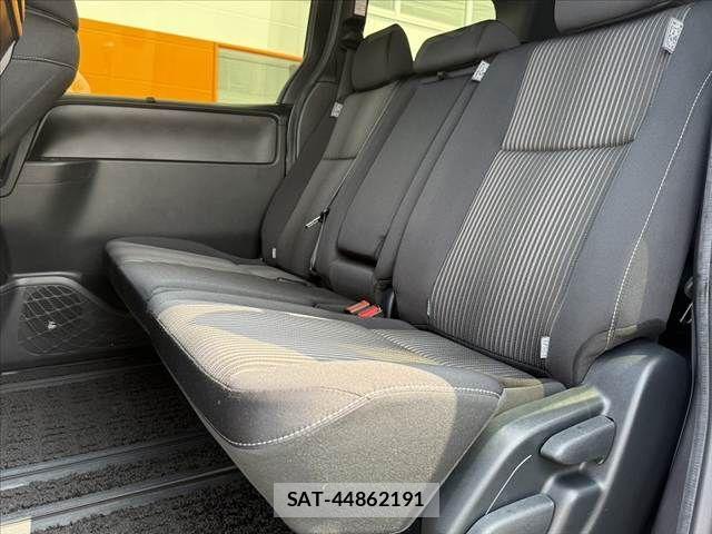 Toyota VOXY 2019-01 8159495-19