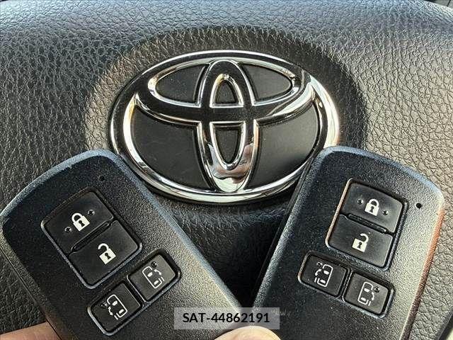 Toyota VOXY 2019-01 8159495-23