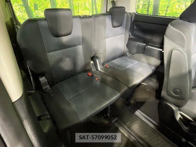 Toyota VOXY 2016-02 8159493-9