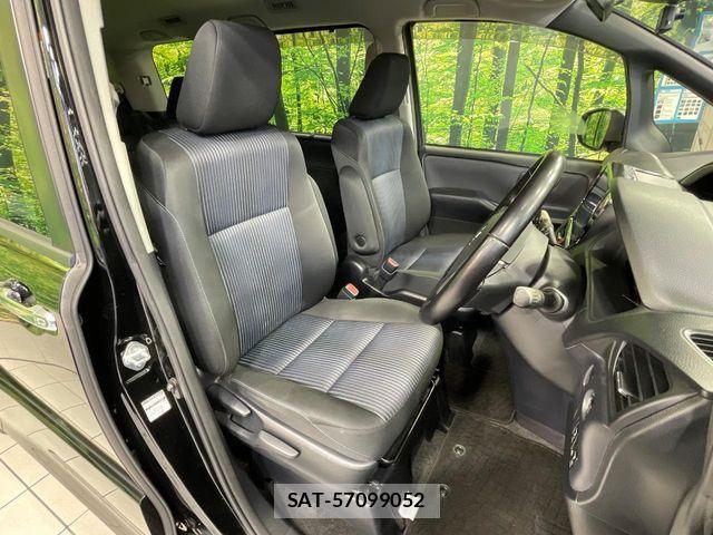 Toyota VOXY 2016-02 8159493-7