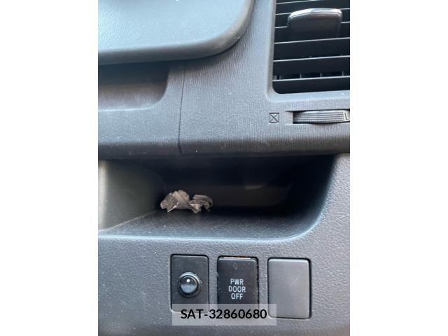 Toyota VOXY 2010-01 8159499-15
