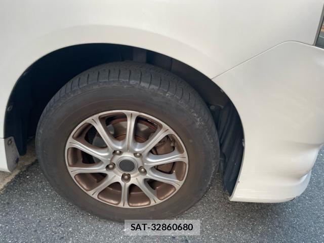 Toyota VOXY 2010-01 8159499-19