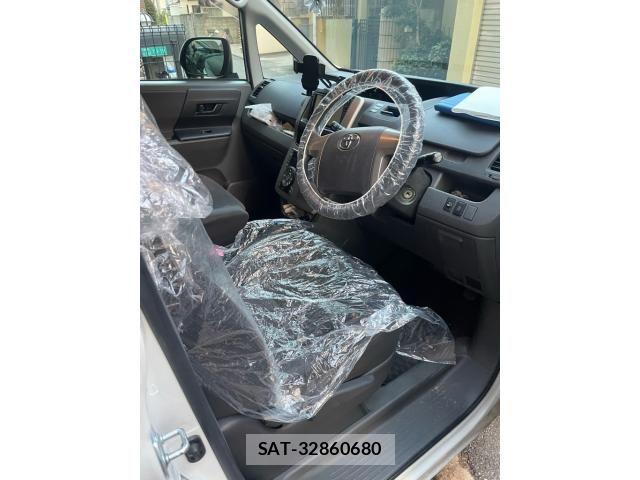 Toyota VOXY 2010-01 8159499-2