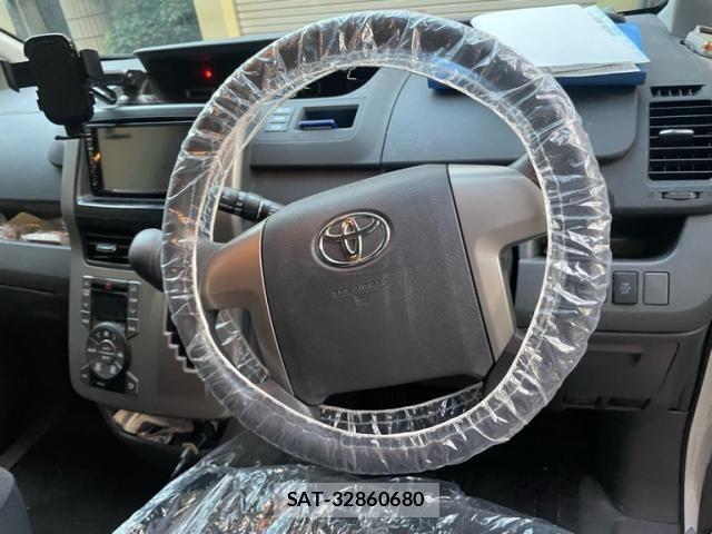 Toyota VOXY 2010-01 8159499-4