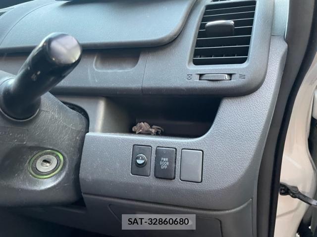 Toyota VOXY 2010-01 8159499-5