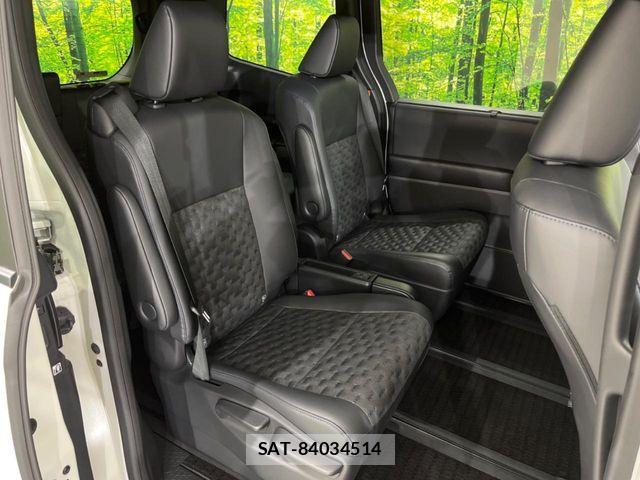 Toyota VOXY 2023-07 8159486-7
