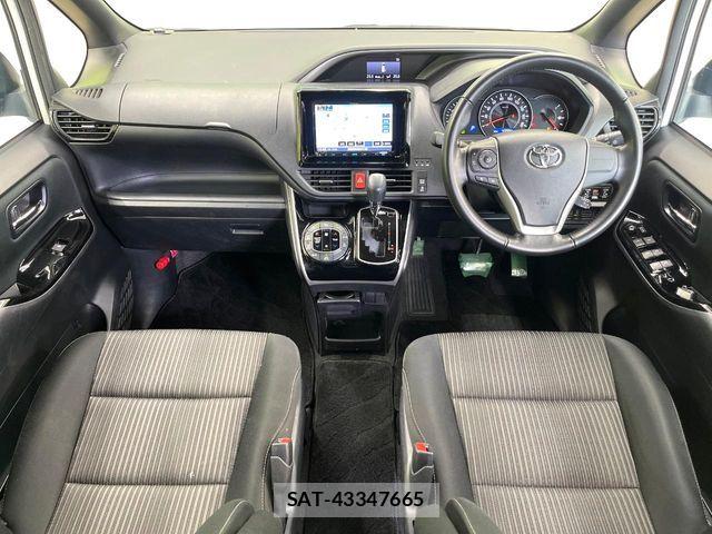 Toyota VOXY 2019-01 8210929-1