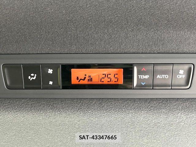 Toyota VOXY 2019-01 8210929-5