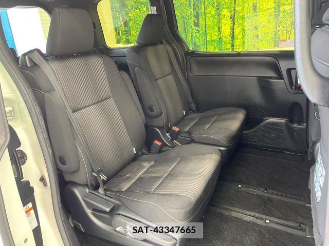Toyota VOXY 2019-01 8210929-8