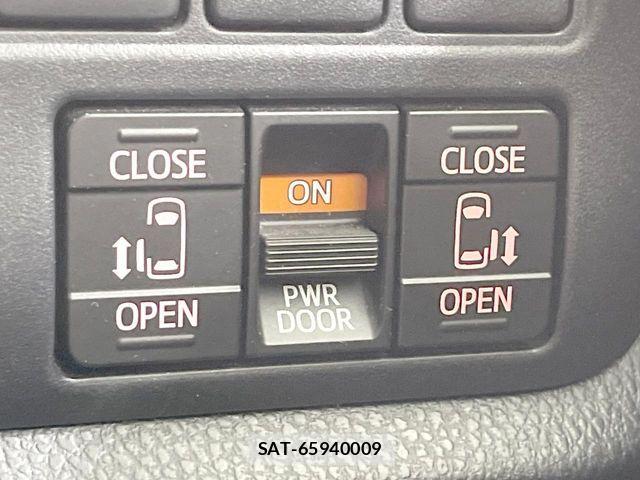 Toyota VOXY 2021-09 8210931-5