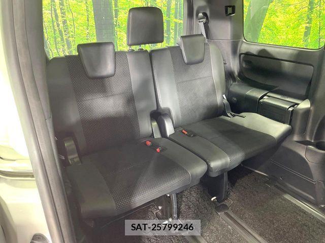 Toyota VOXY 2021-06 8210913-9