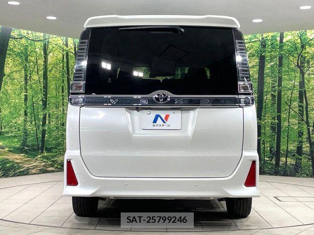 Toyota VOXY 2021-06 8210913-15